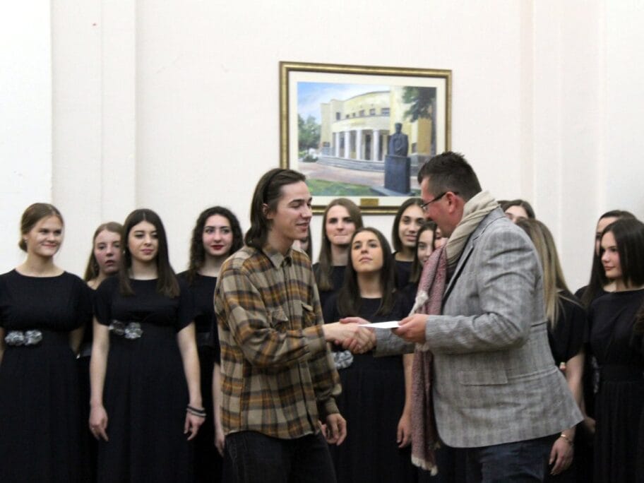 Bivši učenik niške Gimnazije "Stevan Sremac" poklonio đacima stipendije u Francuskoj 9 Stipendije francuski jezik foto Gimnazija Stevan Sremac