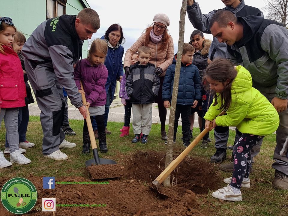 Vrtic Pepeljuga ozelenjavanje 5; foto: Radne akcije Delijski vis