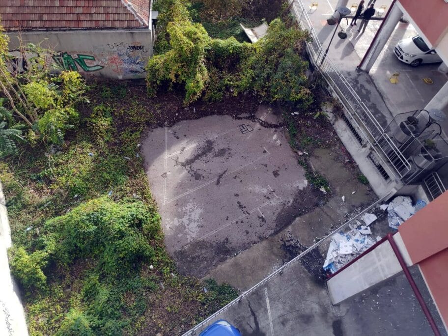 Foto-vest: Obeležena parking mesta do kojih se može samo peške 20 Parking izmedju zgrada foto citalac