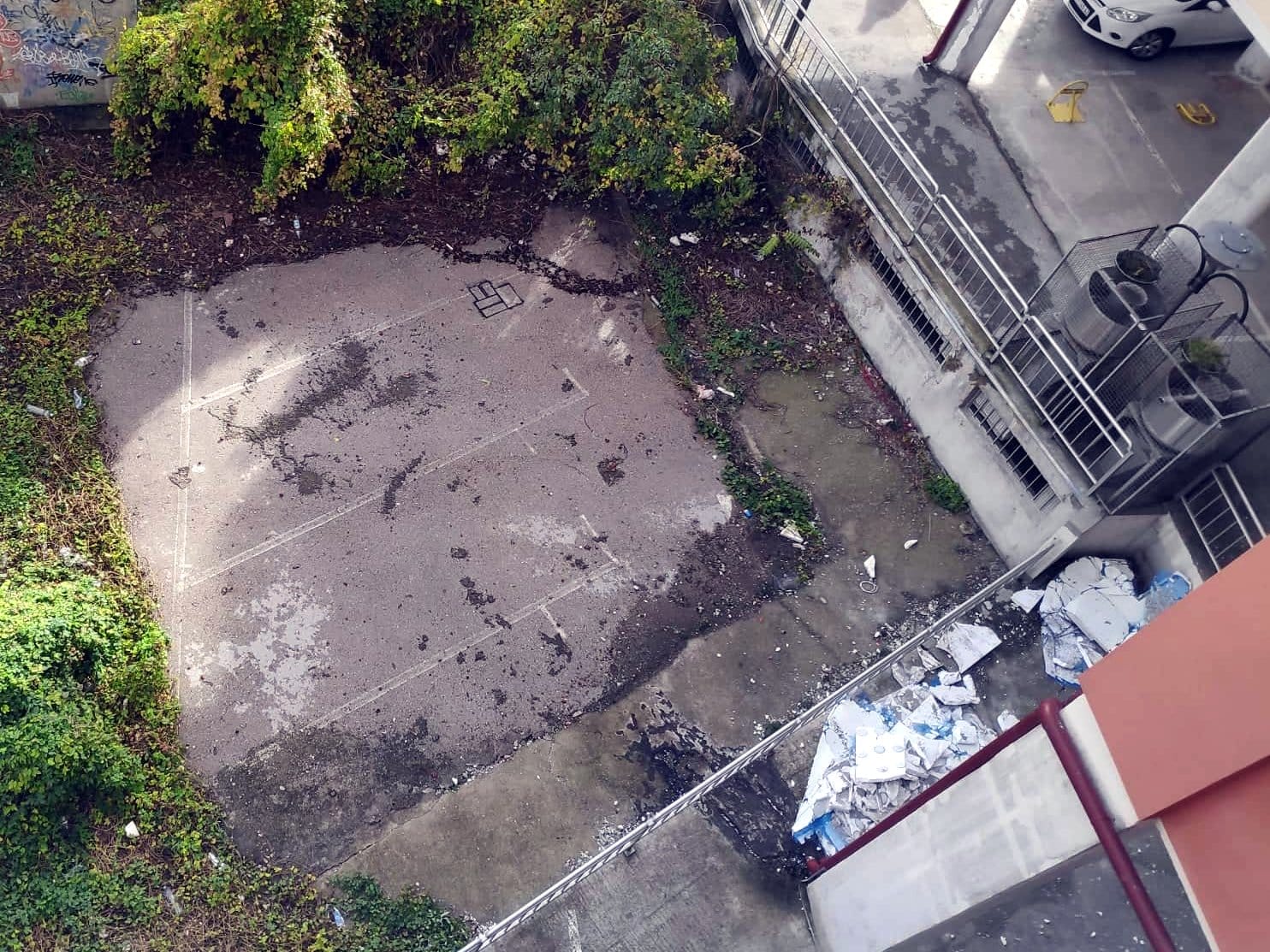 Parking izmedju zgrada 1 foto citalac