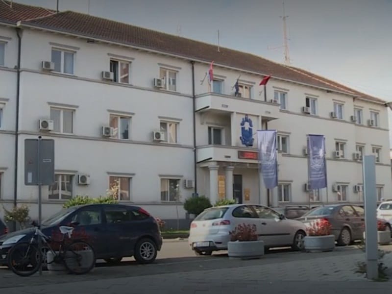 Albanci na jugu obeležili Dan zastave, zbog zemljotresa otkazani protesti 2 Presevo zastava foto printskrin