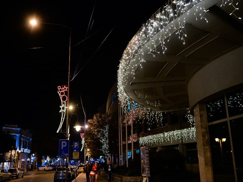 Počelo novogodišnje ukrašavanje Niša, zbog spornog tendera još ništa od nove dekoracije 19 dekoracija foto vanja keser