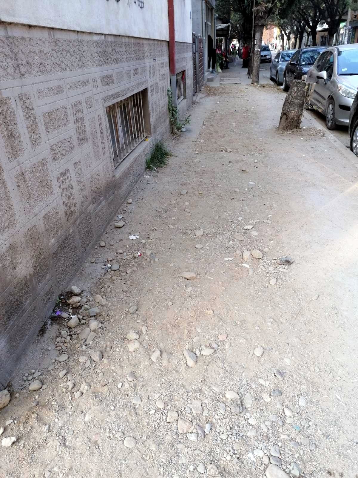 Božidarčeva trotoar 2; foto: čitalac-Prijavi problem