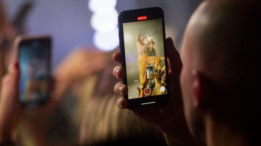 109937166 mobile phone user g