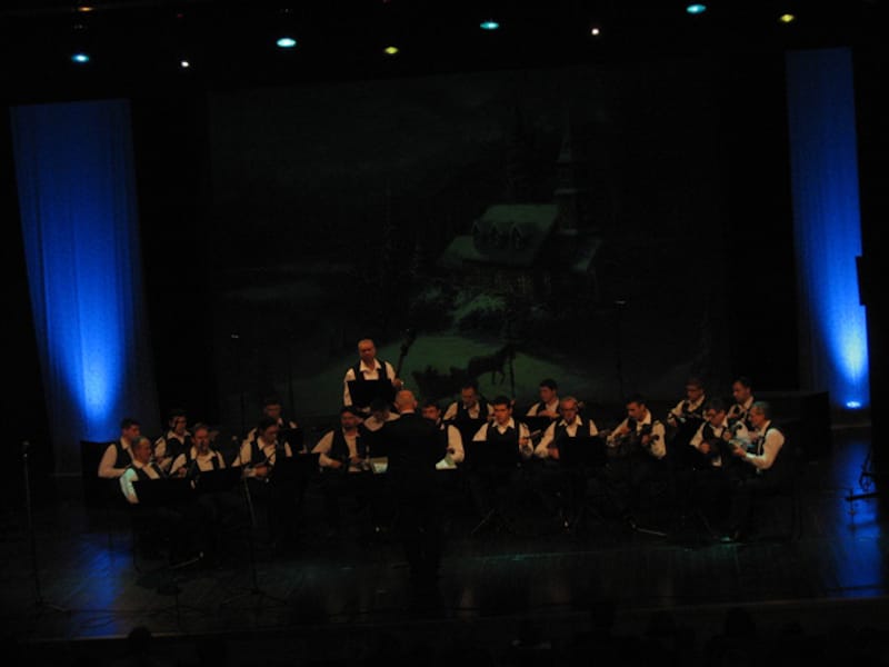 Božićni koncert tamburaša iz Rume u subotu u Katoličkoj crkvi u Nišu 16 HKPD Matija Gubec iz Rume foto HKPD