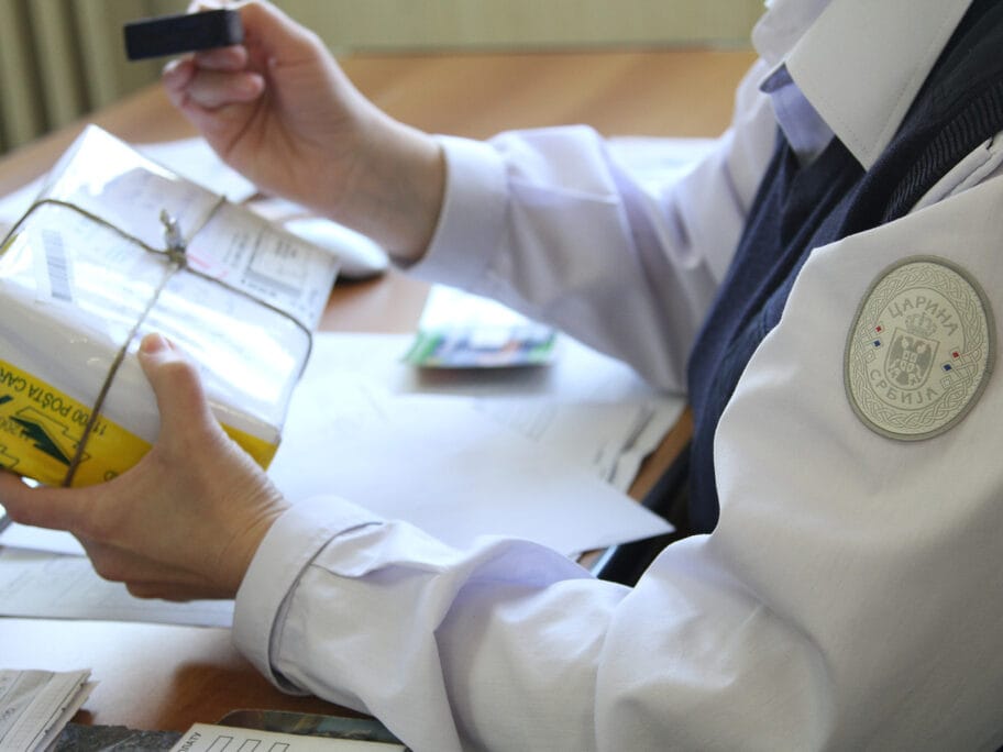 Pregeld postanskih posiljaka foto uprava carine