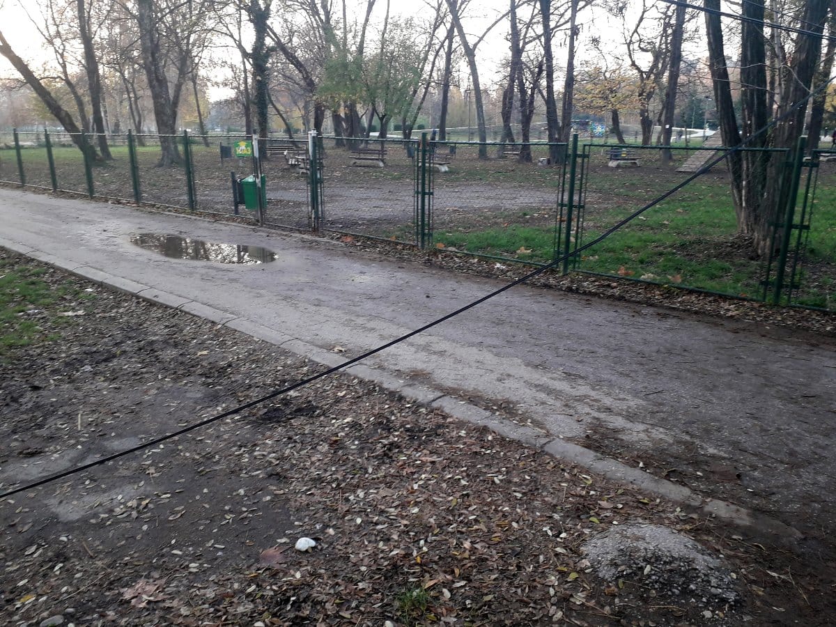 Kablovi kod parka za pse 1 foto citalac Prijavi problem
