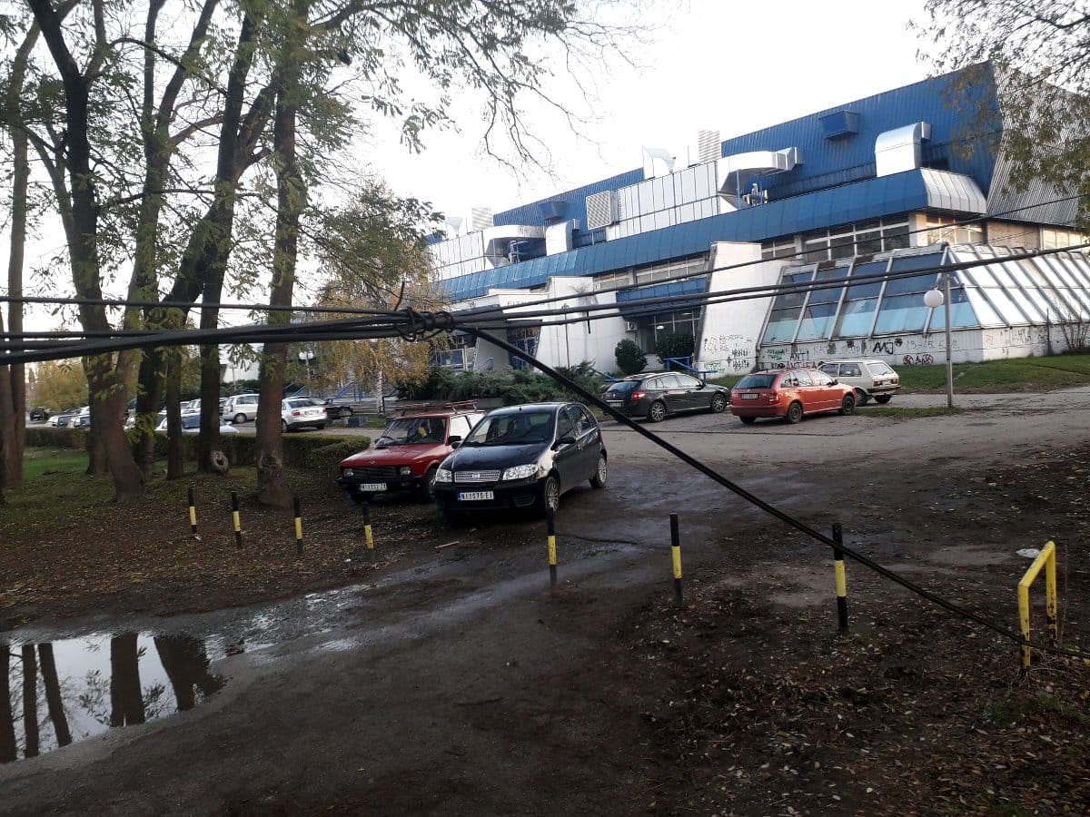 Kablovi kod parka za pse 2 foto citalac Prijavi problem