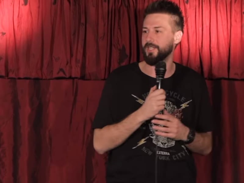 Stend-ap šou Srđana Dinčića u Pirotu 14 srdjan foto printskrin