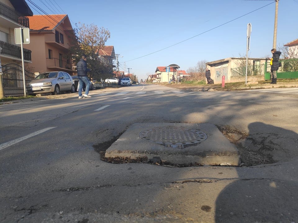 Godina prođe, popravljanje rupe u Pasi Poljani nikad 1 pprupa1 foto mz