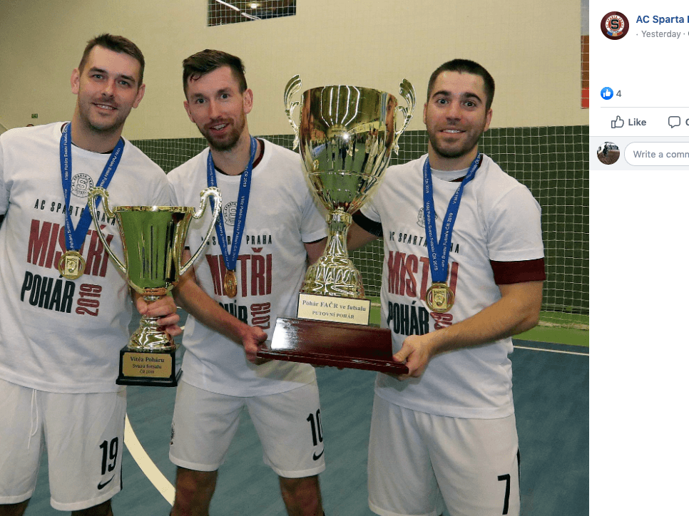 Trofej Kup Sparta Prag Mladen Kocic Cipi foto print screen facebook Sparta Praha