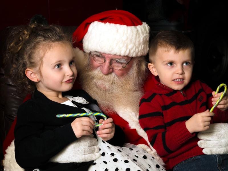 Roditelji u "Pčelici" uslovljeni - ili 1.500 dinara za paketić ili nema Deda Mraza 1 SantaWithKids2014