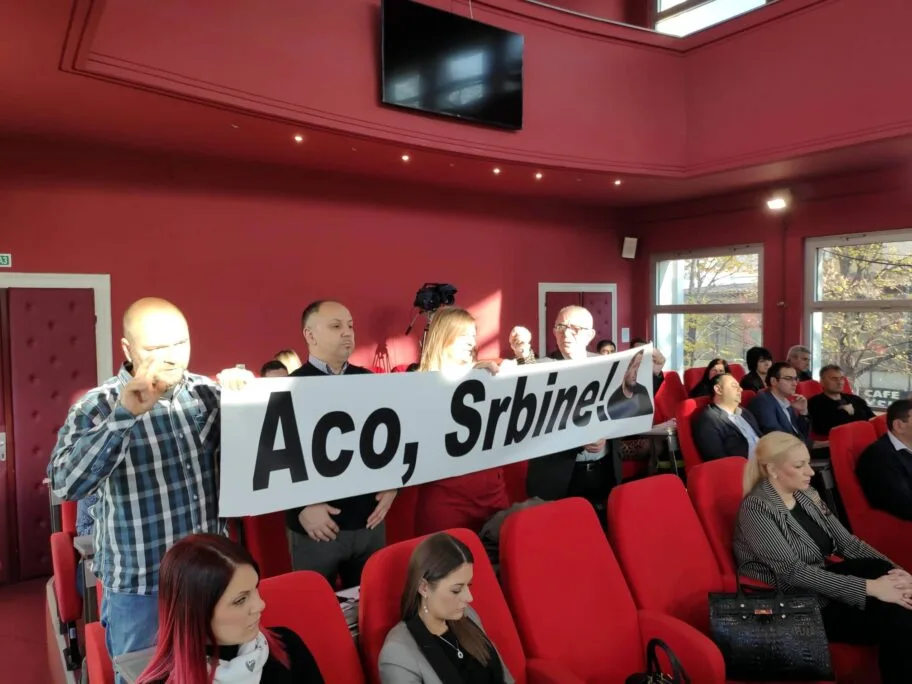 Skupstina transparent Niska inicijativa foto JV M Z