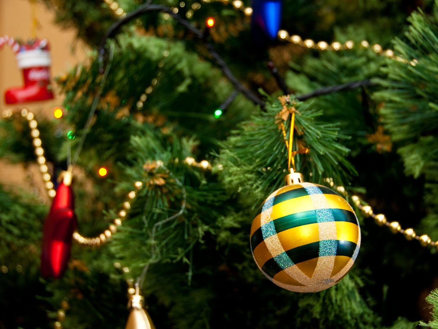 Nova Godina jelka ukrasi ilustracija foto flickr Sergey Galyonkin scaled