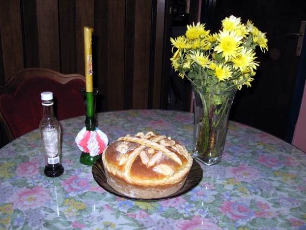 Sveti Nikola - zaštitnik moreplovaca i začetnik legende o Deda Mrazu 4 Slavski kolac vino i sveca foto ilustracija wikimedia BokicaK