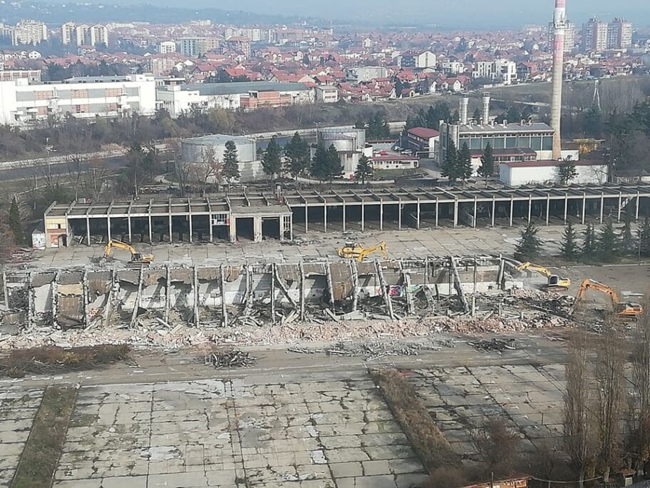 Ruše bivšu garažu "Niš ekspresa", tržni centar gradiće na zemljištu pod restitucijom 19 garaza foto ljubica jocic