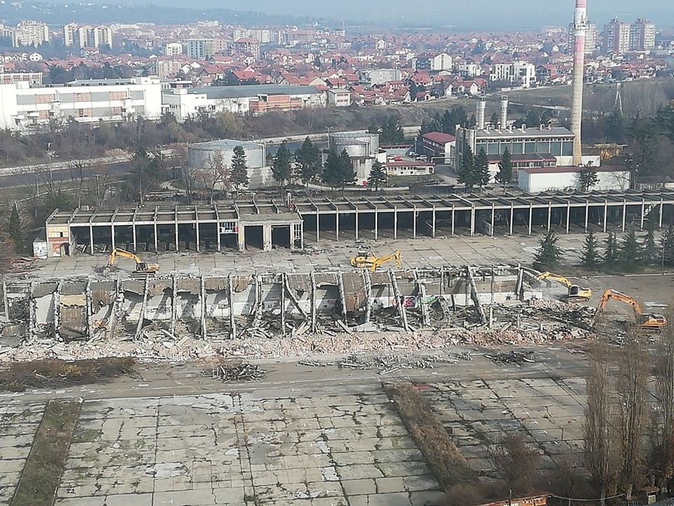 Ruše bivšu garažu "Niš ekspresa", tržni centar gradiće na zemljištu pod restitucijom 1 garaza foto ljubica jocic