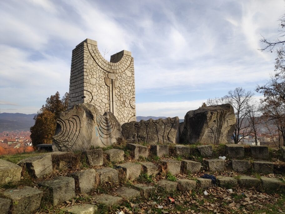 Vlasotinački Spomen-park - simbol slobode i mladih 4 Spomen park Vlasotince 4 decembar 2019 foto Bojana Stamenkovic