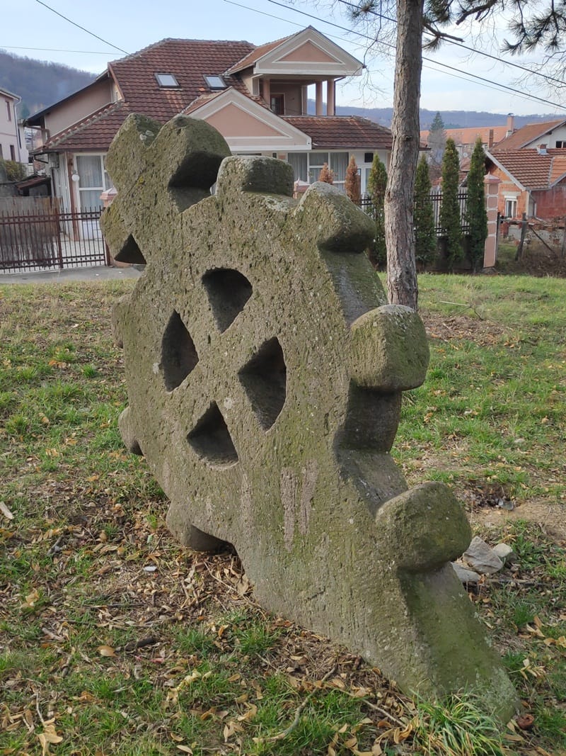 Spomen park Vlasotince stari grobovi 2 decembar 2019 foto Bojana Stmenkovic