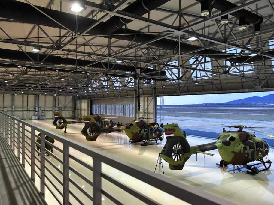 hangar aerodrom foto MO