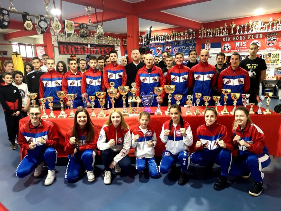 Kik-boks klub Niš i Bokserski klub Vitez proslavili uspešnu sezonu 5 Kik boks klub Nis i Bokserski klub Vitez proslava foto Kik boks klub Nis