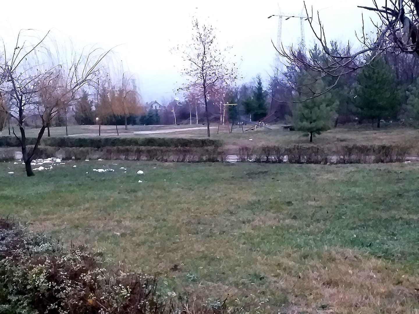 Travnjaci igralista Mokranjceva Nis foto N S