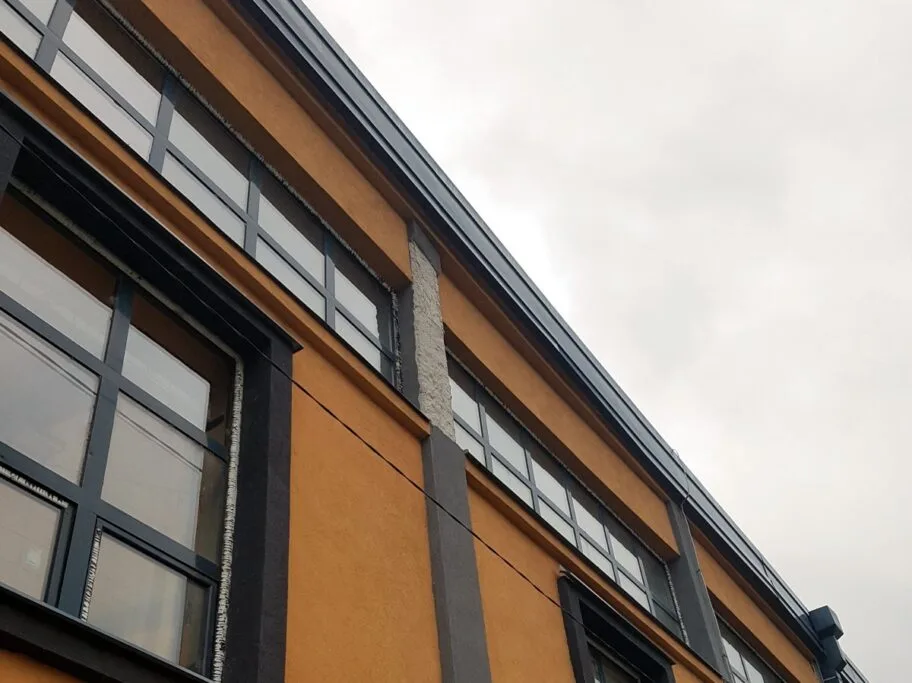 Otpada fasada sa terasa zgrade u Nišu, sanirana ona u školi "Dušan Radović" 14 Fasada OS Dusan Radovic3 foto citalac Prijavi problem