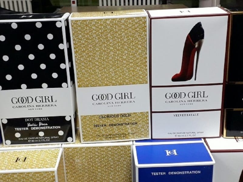 U fabričkoj šupljini autobusa carinici pronašli skrivene parfeme 19 parfemi foto Uprava carina