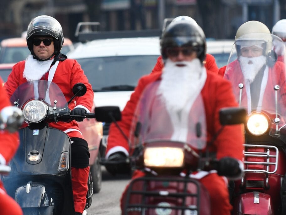 Deda Mrazovi vespe decembar 2019 foto Vanja Keser