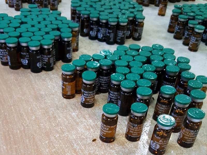 Carinici otkrili steroide koji su putnici krili u rezervnoj gumi 1 ampule foto Uprava carina