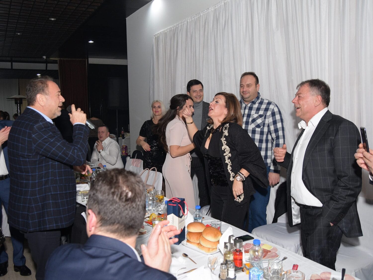 Hotel Evropa proslava za opstinare Novica Toncev Marinko Rokvic foto SPS Surdulica scaled