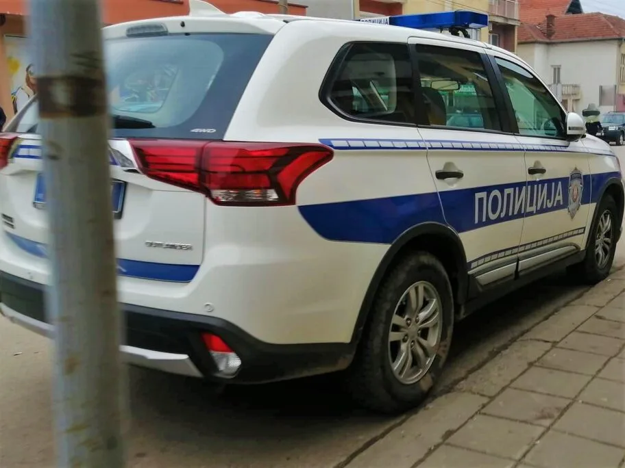 Sinovi pretili, pa fizički napali majku, jedan od njih nasrnuo nožem i na policajce 20 Policija FOTO ALEKSANDAR KOSTIC