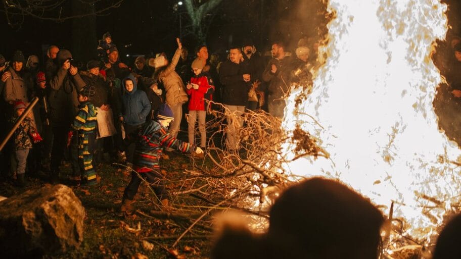 110417427 badnjevecepaljenjebadnjaka photovladimirzivojinovic009