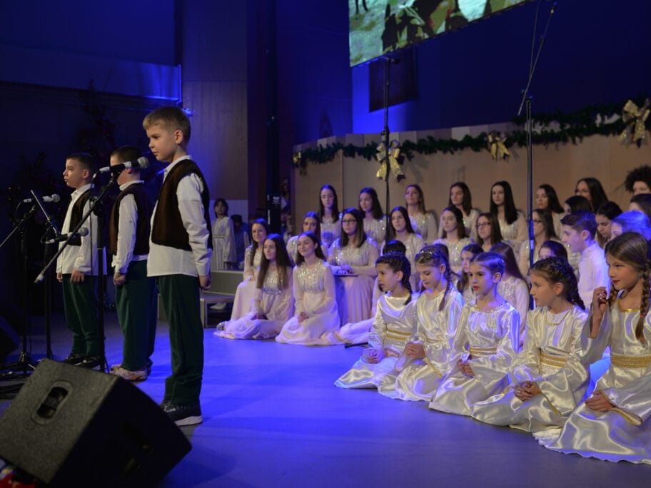 Srpske i svetske kompozicije duhovne i svetovne muzike izveo ansambl "Branko" 10 bozicni koncert branko3 foto vkeser