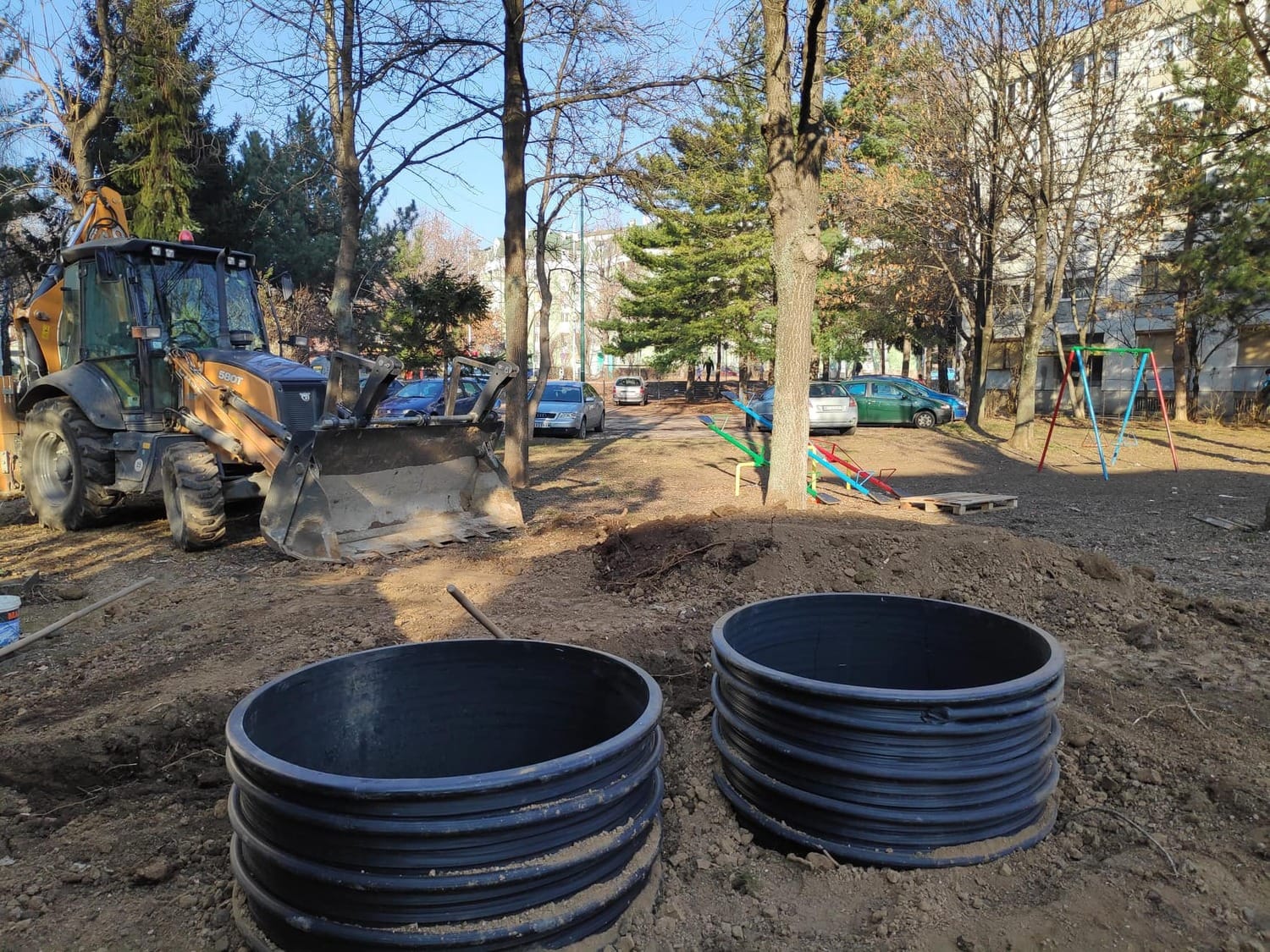 Podzemni kontejneri u decijem igralistu 2 foto JV J A