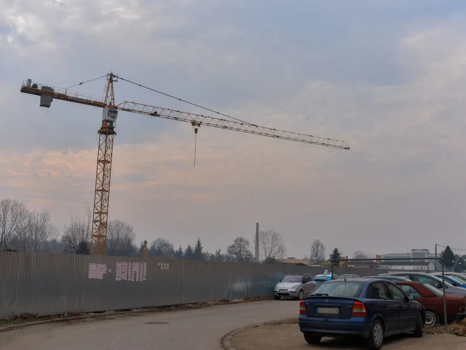 Nadležni i dalje ćute o spornoj dodeli stanova za bezbednjake, kandidati bez šanse revoltirani 12 Gradiliste naselje Stevan Sindjelic stanovi za bezbednjake foto Juzne vesti Vanja Keser