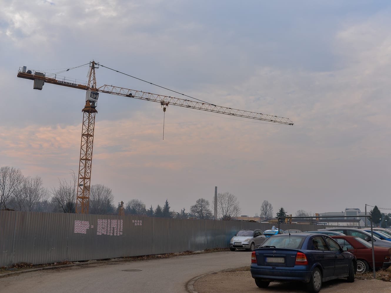 Nadležni i dalje ćute o spornoj dodeli stanova za bezbednjake, kandidati bez šanse revoltirani 1 Gradiliste naselje Stevan Sindjelic stanovi za bezbednjake foto Juzne vesti Vanja Keser