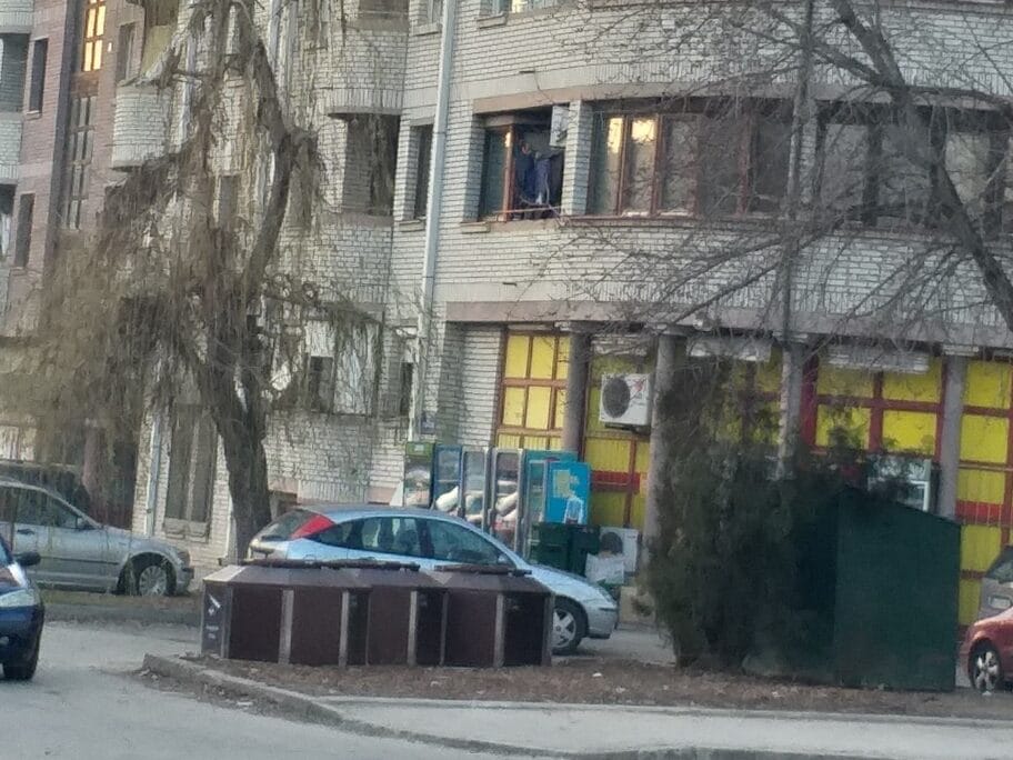 Podzemni kontejneri samo za stanare zgrade - ostali negoduju, nadležni kažu tako je po zakonu 9 Podzemni kontejneri foto citalac Prijavi problem