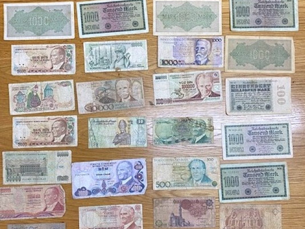 Stari papirni novac foto Uprava carine