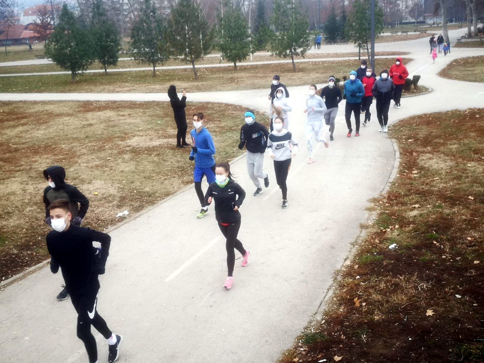 Trkači park Čair zagađenje vazduha maske foto Running club Niš