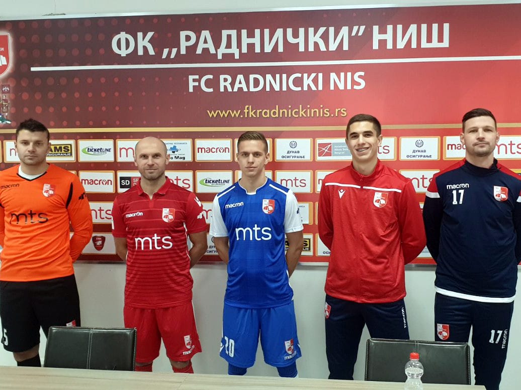 Nova garnitura dresova Radnickog foto FK Radnicki