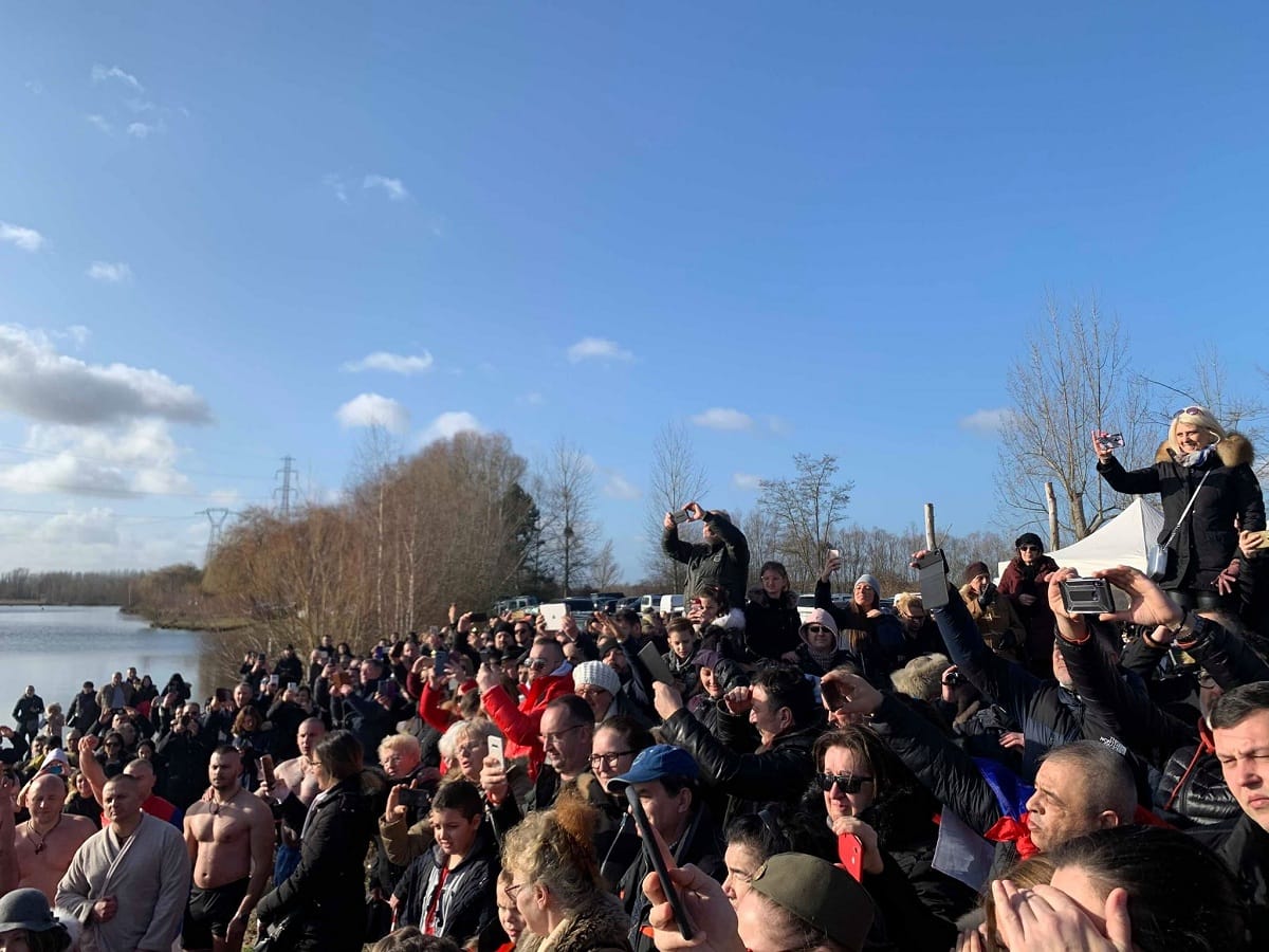 Plivanje za časni krst Bogojavljenje Pariz 2020 foto Udruženje Svi Srbi u Parizu4