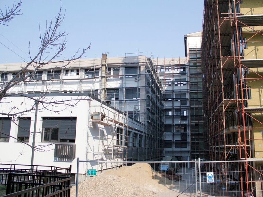 Kasni završetak prve faze rekonstrukcije leskovačke Bolnice 9 Bolnica radovi decembar 2019 foto Bojana Stamenkovic