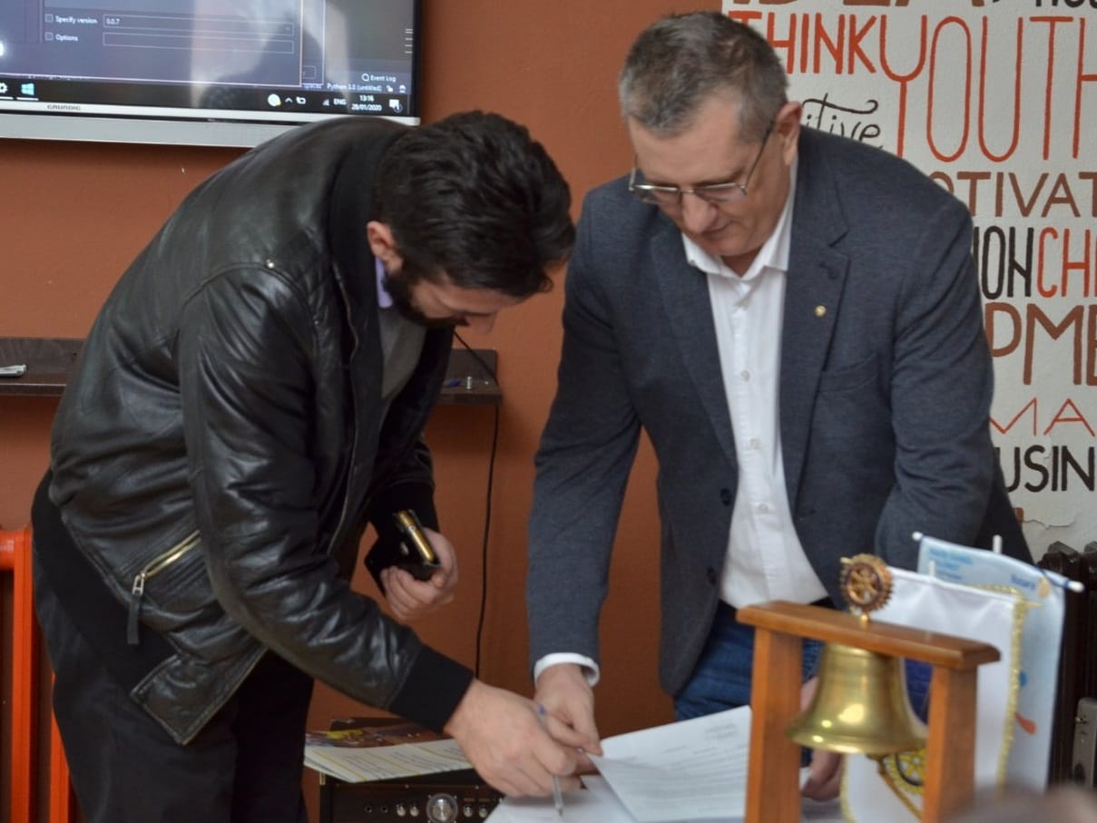 Donacija rotarijanci 2 foto Rotari klub Leskovac