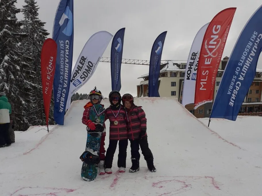 Pirotski snouborderi osvojili 14 medalja na takmičenju na Kopaoniku 17 skijanje foto SKSP