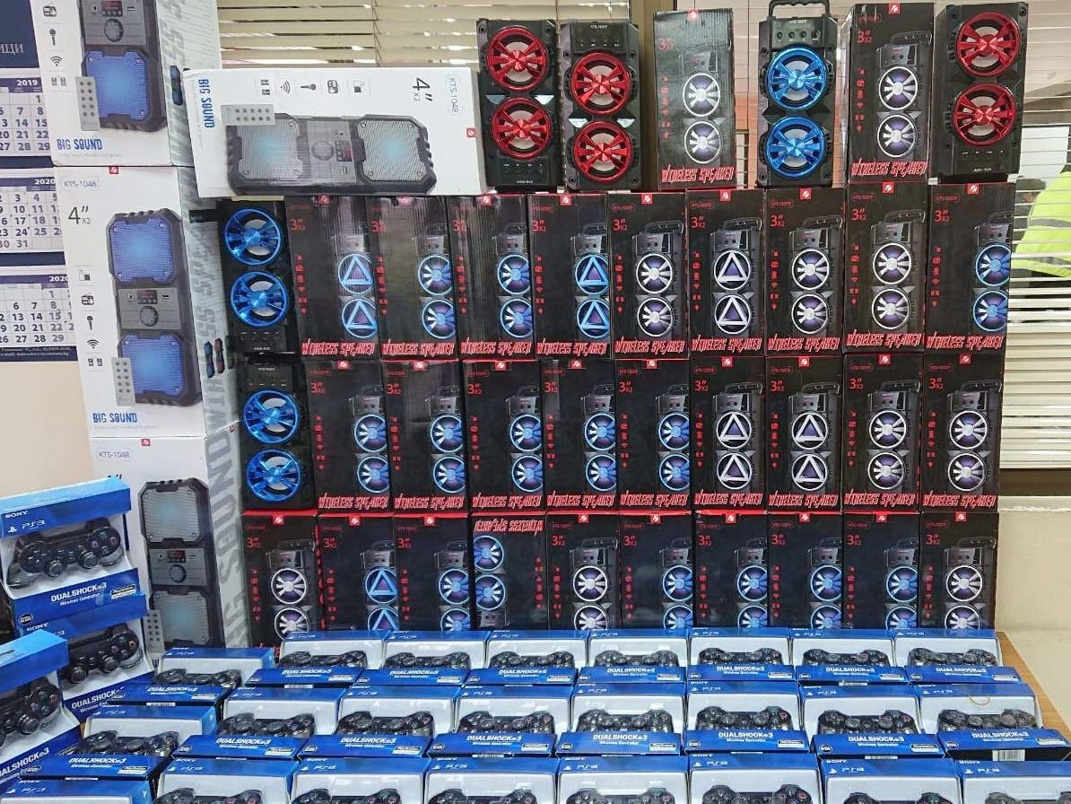 Švercovali džojstike i zvučnike u autobusu 1 zaplenjena roba na Gradini