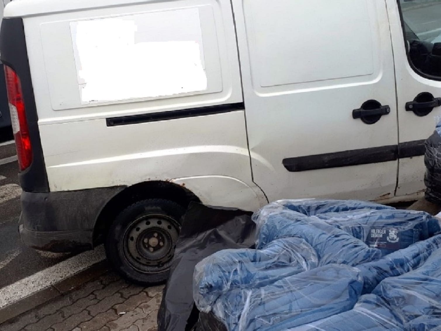Rezani duvan i garderoba zaplenjeni iz kurirskih kombija kod Preševa i Niša 1 nelegalna roba foto upravacarine
