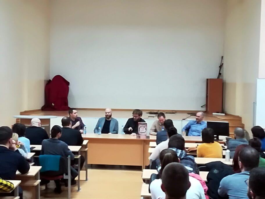 "Njuzovci" na tribini u Nišu: Sve nam je teže, konkurencija u objavljivanju lažnih vesti sve veća 15 Njuz tribina Filozofski fakultet Nis 2 foto Juzne vesti Milica Jovanovic scaled