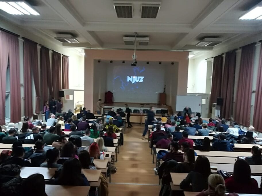 Poskupljuju školarine na dva niška fakulteta - gde su najviše, gde najniže 4 Tribina Njuz Filozofski fakultet Nis 3 foto Juzne vesti Milica Jovanovic scaled