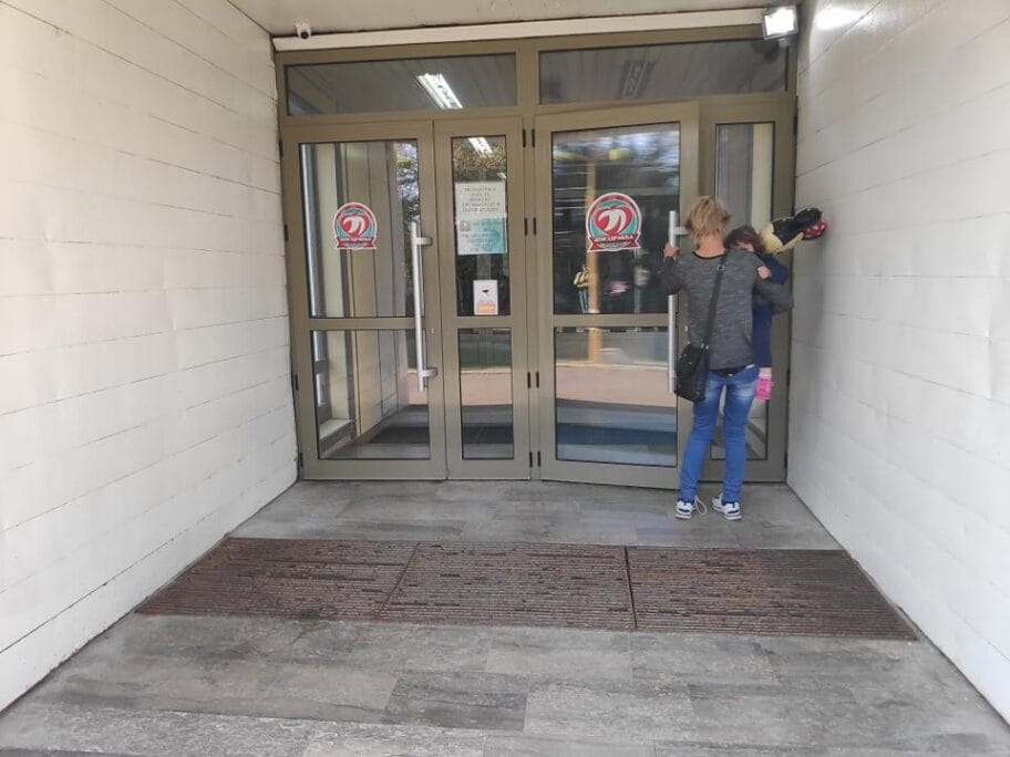 Gužve na niškoj pedijatriji, zbog virusa poluprazni vrtići i škole 11 1280x0 Dom zdravlja ulaz pedijatrija foto V M R